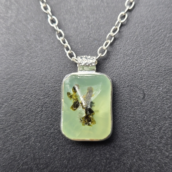 Prehnite huge 23k gemstone sterling necklace 18.5 - Picture 6 of 9